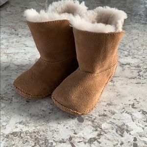 Brand new kids Ugg sheepskin boots size 4/5